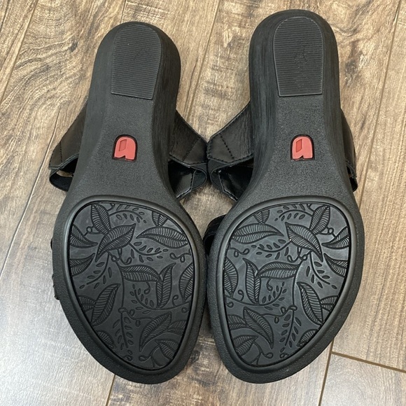 Umberto Raffini Amalia Black Leather low wedge slide sandal with silver hardware - Picture 5 of 6